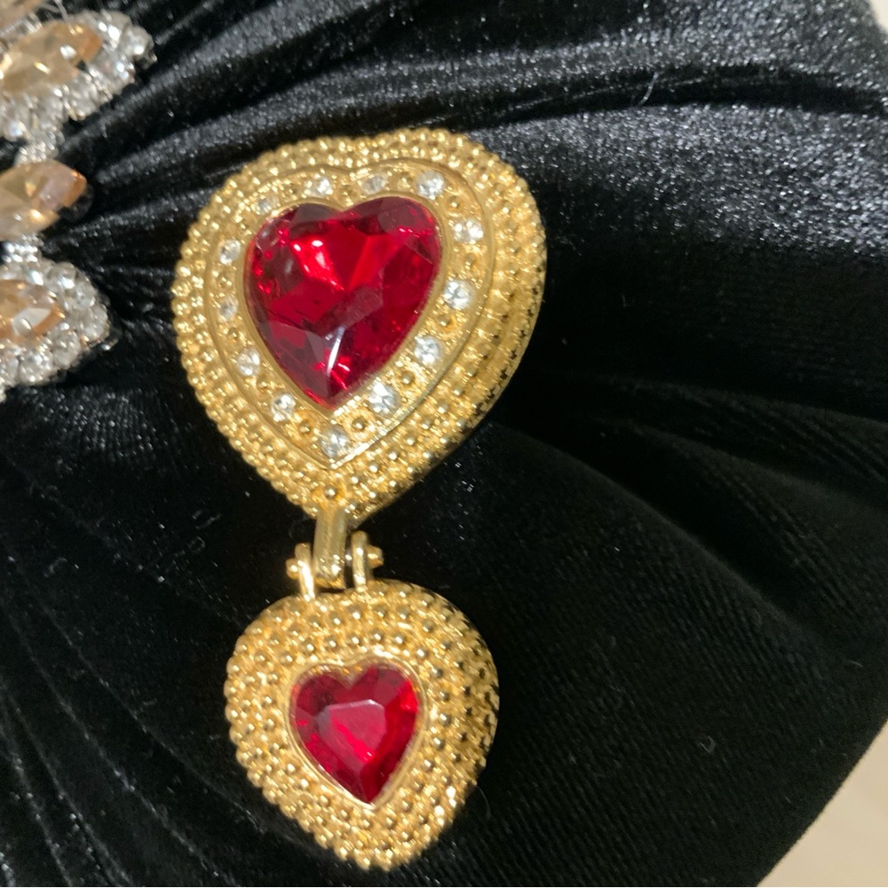 Gold-Tone Red Heart vintage brooch  with Crystal Accents